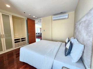 À louer 3 chambres appartement avec services à Khlong Toei, Bangkok