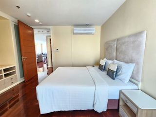À louer 3 chambres appartement avec services à Khlong Toei, Bangkok