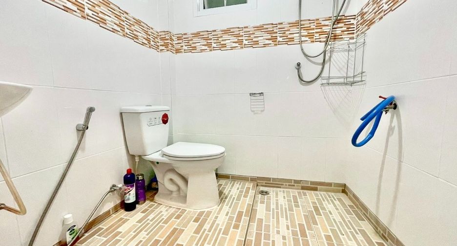 For sale 2 bedrooms townhouse in Mueang Chiang Mai, Chiang Mai