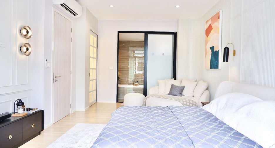 For rent and for sale 3 bedrooms townhouse in Saphan Sung, Bangkok