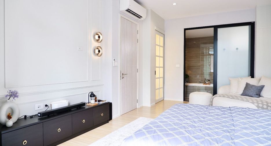 For rent and for sale 3 bedrooms townhouse in Saphan Sung, Bangkok