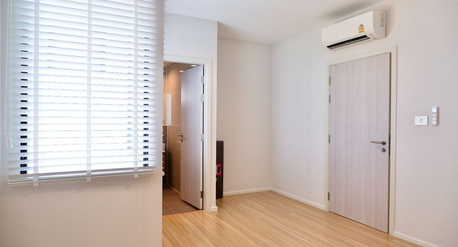 For rent and for sale 3 bedrooms townhouse in Saphan Sung, Bangkok