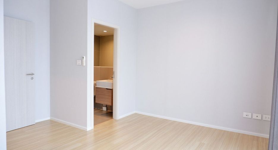 For rent and for sale 3 bedrooms townhouse in Saphan Sung, Bangkok