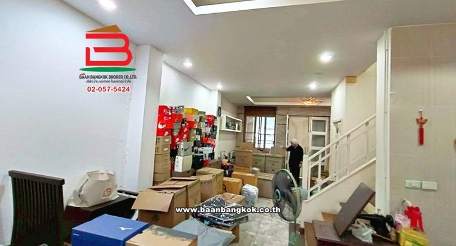 For sale 5 bedrooms condo in Lat Phrao, Bangkok