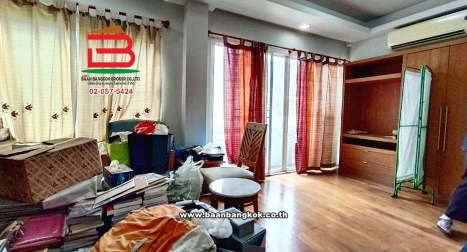 For sale 5 bedrooms condo in Lat Phrao, Bangkok