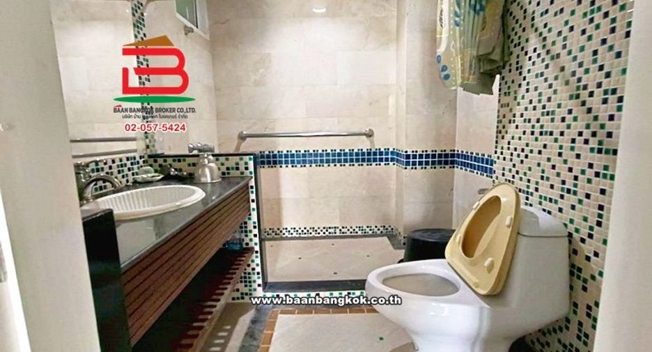 For sale 5 bedrooms condo in Lat Phrao, Bangkok