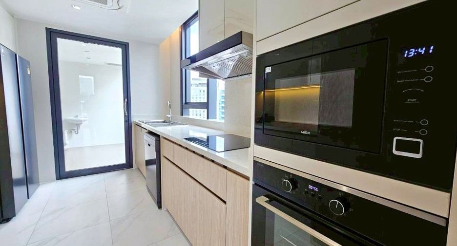 Apartamento con servicios en alquiler de 4 habitaciones en Khlong Toei, Bangkok