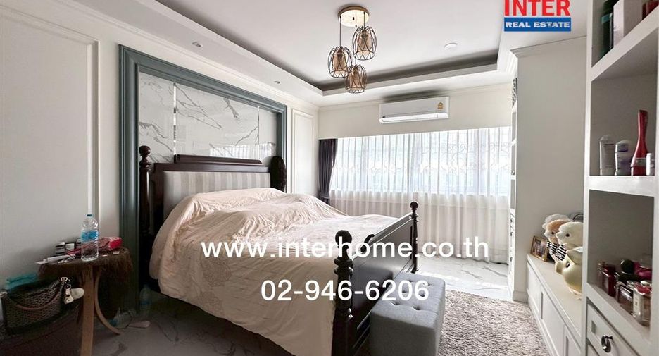 For sale 4 bedrooms retail Space in Pom Prap Sattru Phai, Bangkok