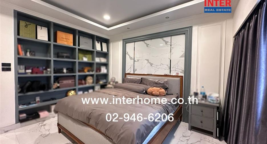For sale 4 bedrooms retail Space in Pom Prap Sattru Phai, Bangkok