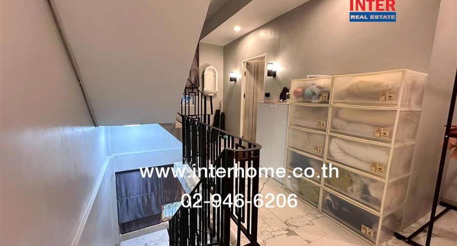 For sale 4 bedrooms retail Space in Pom Prap Sattru Phai, Bangkok