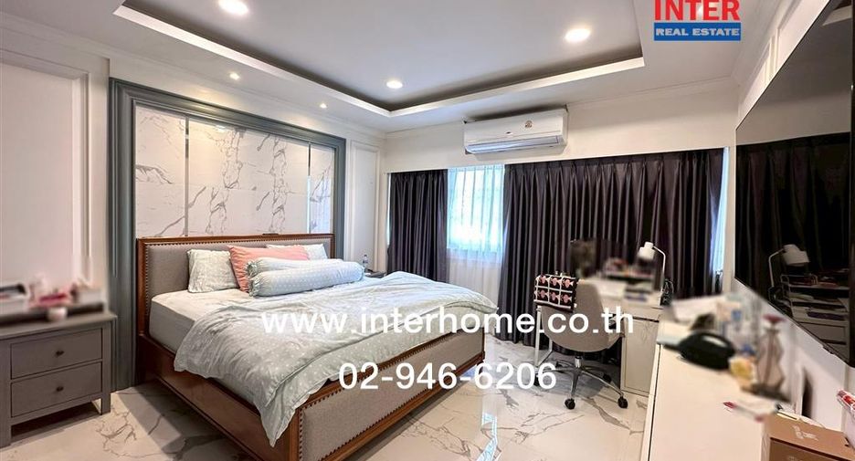 For sale 4 bedrooms retail Space in Pom Prap Sattru Phai, Bangkok