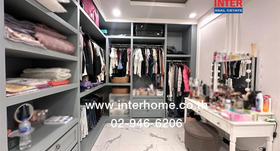 For sale 4 bedrooms retail Space in Pom Prap Sattru Phai, Bangkok