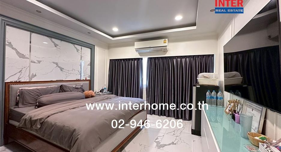 For sale 4 bedrooms retail Space in Pom Prap Sattru Phai, Bangkok
