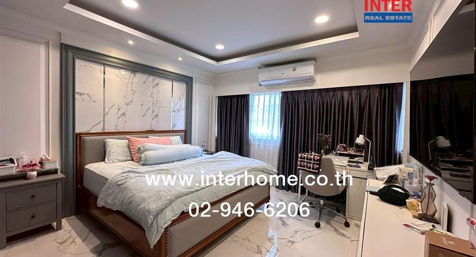 For sale 4 bedrooms retail Space in Pom Prap Sattru Phai, Bangkok