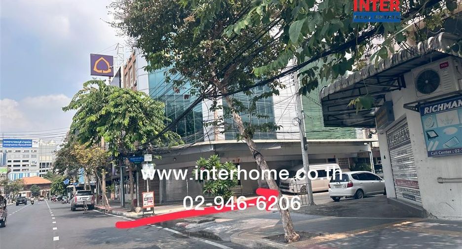 For sale 4 bedrooms retail Space in Pom Prap Sattru Phai, Bangkok