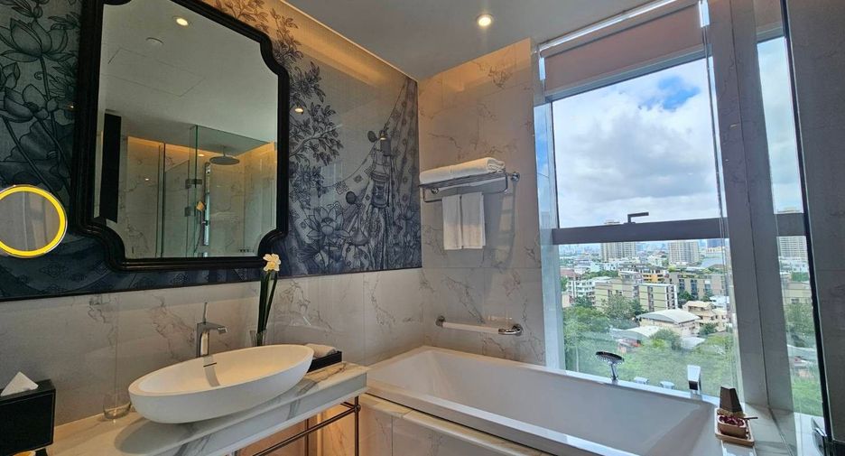 For rent 2 bedrooms serviced apartment in Khlong Toei, Bangkok
