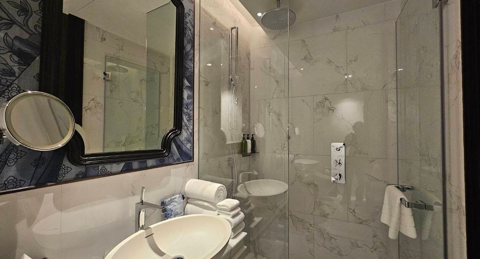 For rent 2 bedrooms serviced apartment in Khlong Toei, Bangkok