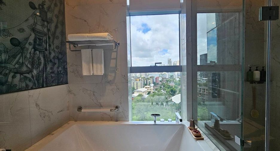 For rent 2 bedrooms serviced apartment in Khlong Toei, Bangkok