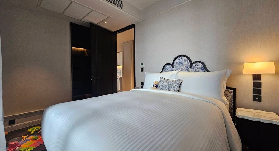 For rent 2 bedrooms serviced apartment in Khlong Toei, Bangkok