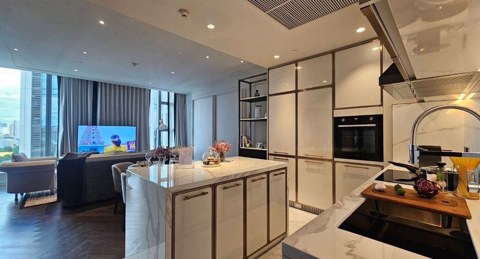 For rent 2 bedrooms serviced apartment in Khlong Toei, Bangkok