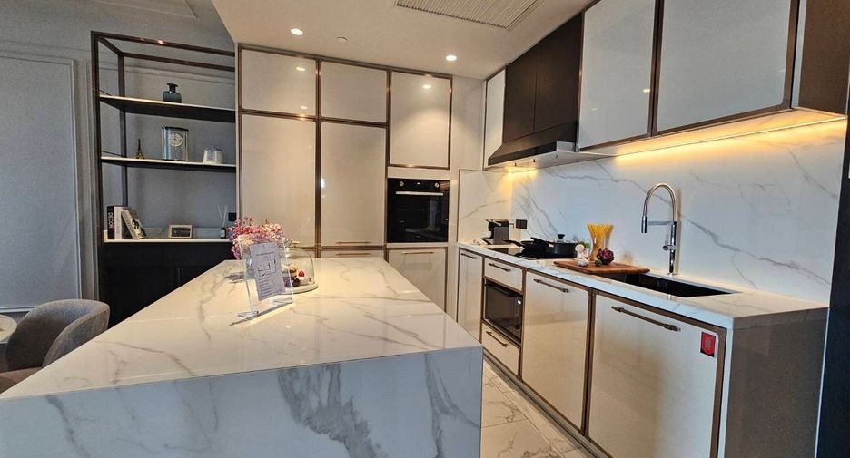 For rent 2 bedrooms serviced apartment in Khlong Toei, Bangkok