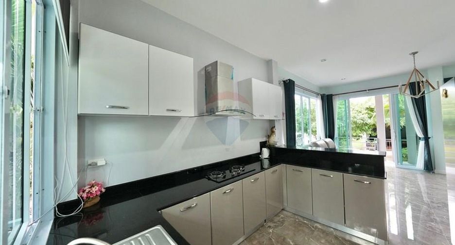 For sale 10 bedrooms retail Space in Khanom, Nakhon Si Thammarat
