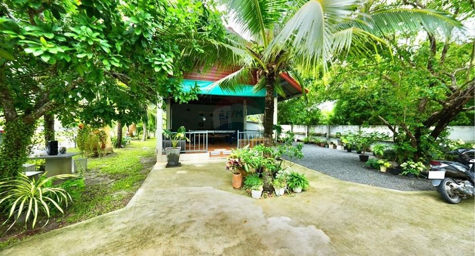 For sale 10 bedrooms retail Space in Khanom, Nakhon Si Thammarat