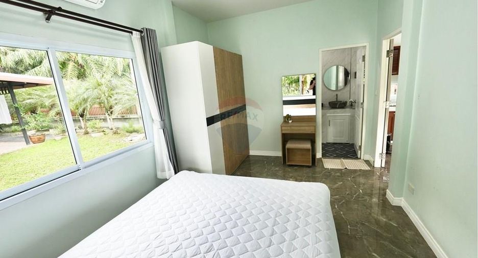 For sale 10 bedrooms retail Space in Khanom, Nakhon Si Thammarat