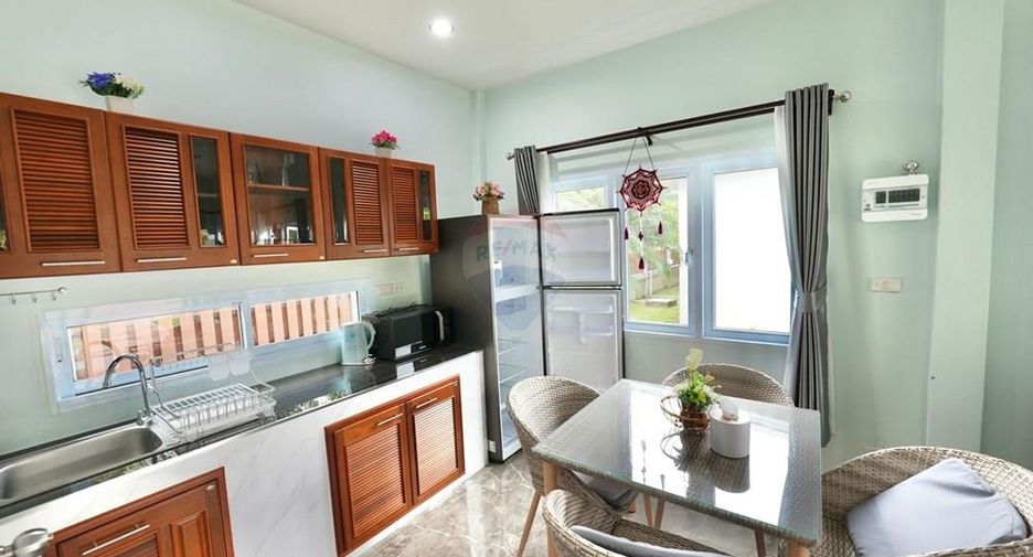 For sale 10 bedrooms retail Space in Khanom, Nakhon Si Thammarat
