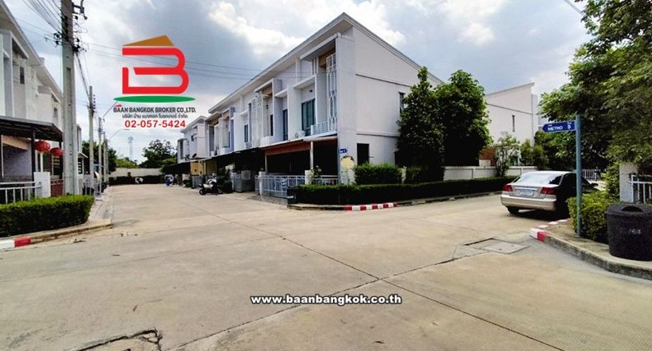 For sale 3 bedrooms townhouse in Lat Krabang, Bangkok