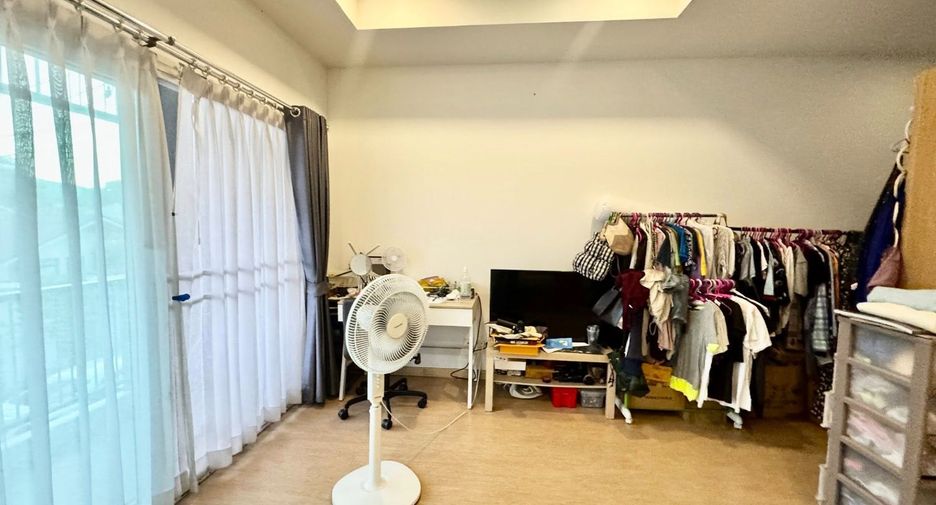 For sale 3 bedrooms townhouse in Si Racha, Chonburi