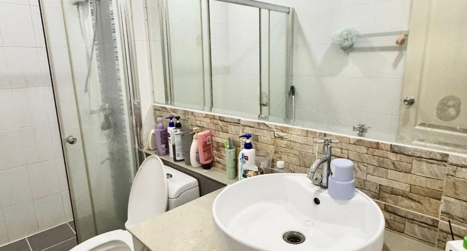 For sale 3 bedrooms townhouse in Si Racha, Chonburi