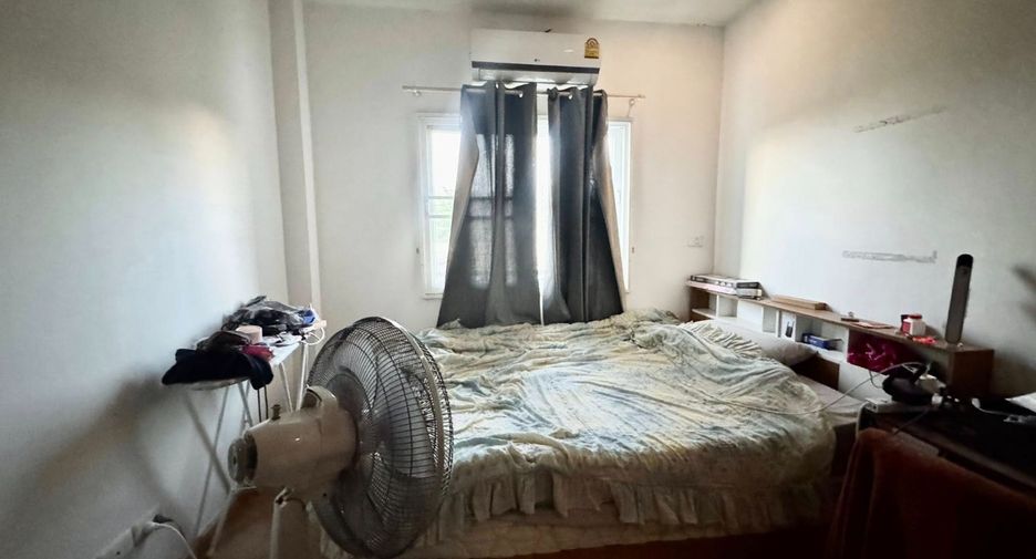 For sale 3 bedrooms townhouse in Si Racha, Chonburi