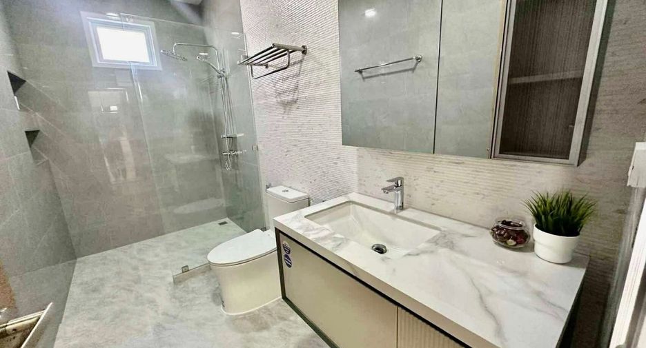 For rent 3 bedrooms villa in Bang Lamung, Chonburi