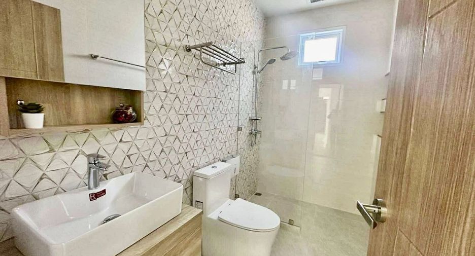 For rent 3 bedrooms villa in Bang Lamung, Chonburi