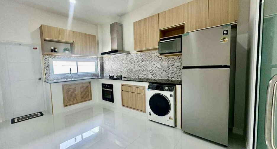 For rent 3 bedrooms villa in Bang Lamung, Chonburi