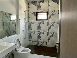 À louer 4 chambres maison à Si Racha, Chonburi