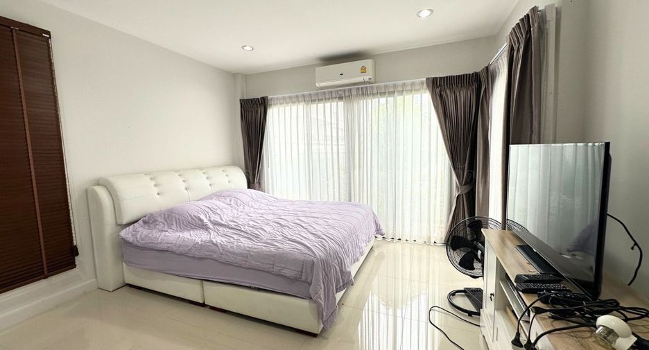 For rent 3 bedrooms house in Si Racha, Chonburi