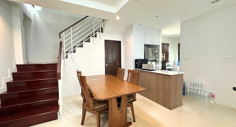 For rent 3 bedrooms house in Si Racha, Chonburi