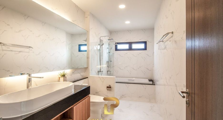 For sale 3 bedrooms villa in Bang Lamung, Chonburi
