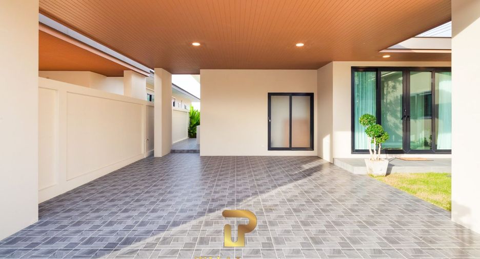 For sale 3 bedrooms villa in Bang Lamung, Chonburi