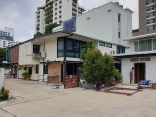 For rent retail Space in Watthana, Bangkok