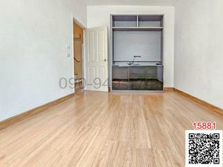 For rent 4 bedrooms townhouse in Mueang Nonthaburi, Nonthaburi
