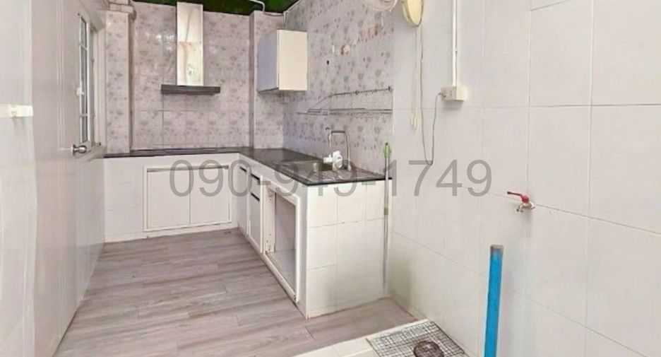 For rent 4 bedrooms townhouse in Mueang Nonthaburi, Nonthaburi