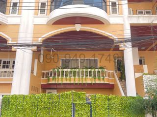 Reihenhaus zur Miete mit 10 Zimmer in Watthana, Bangkok