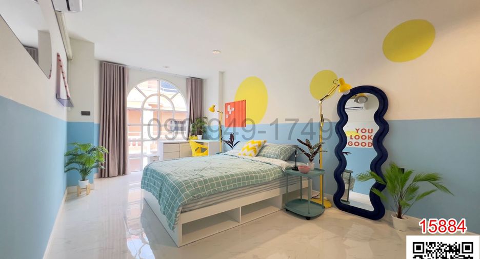 For rent 10 bedrooms townhouse in Watthana, Bangkok