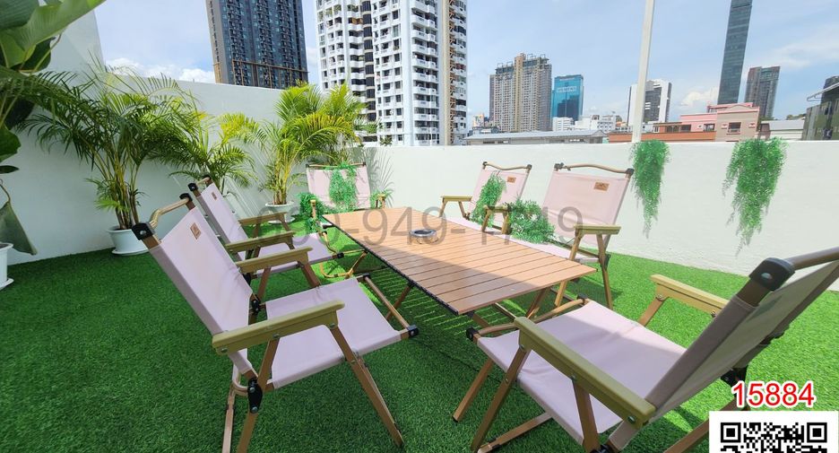For rent 10 bedrooms townhouse in Watthana, Bangkok