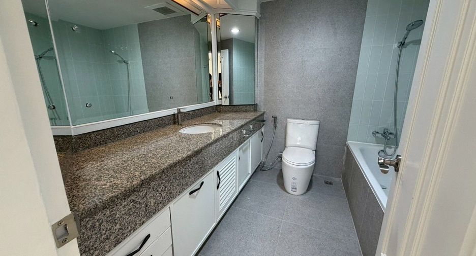 Condo en venta de 3 habitaciones en Khlong Toei, Bangkok