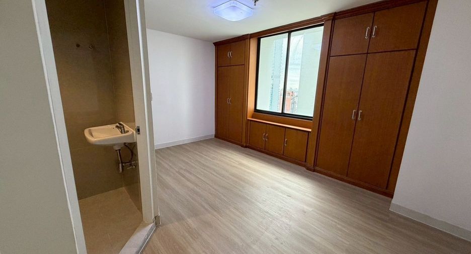 Condo en venta de 3 habitaciones en Khlong Toei, Bangkok