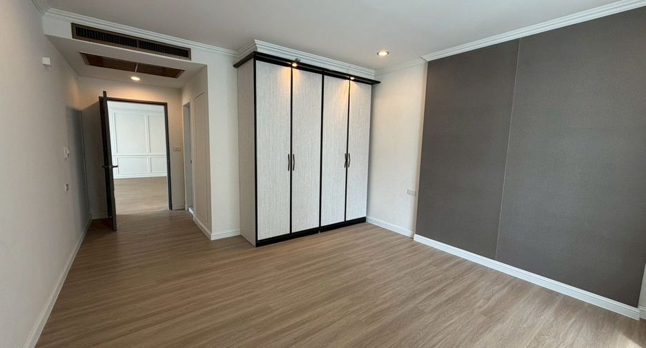 Condo en venta de 3 habitaciones en Khlong Toei, Bangkok
